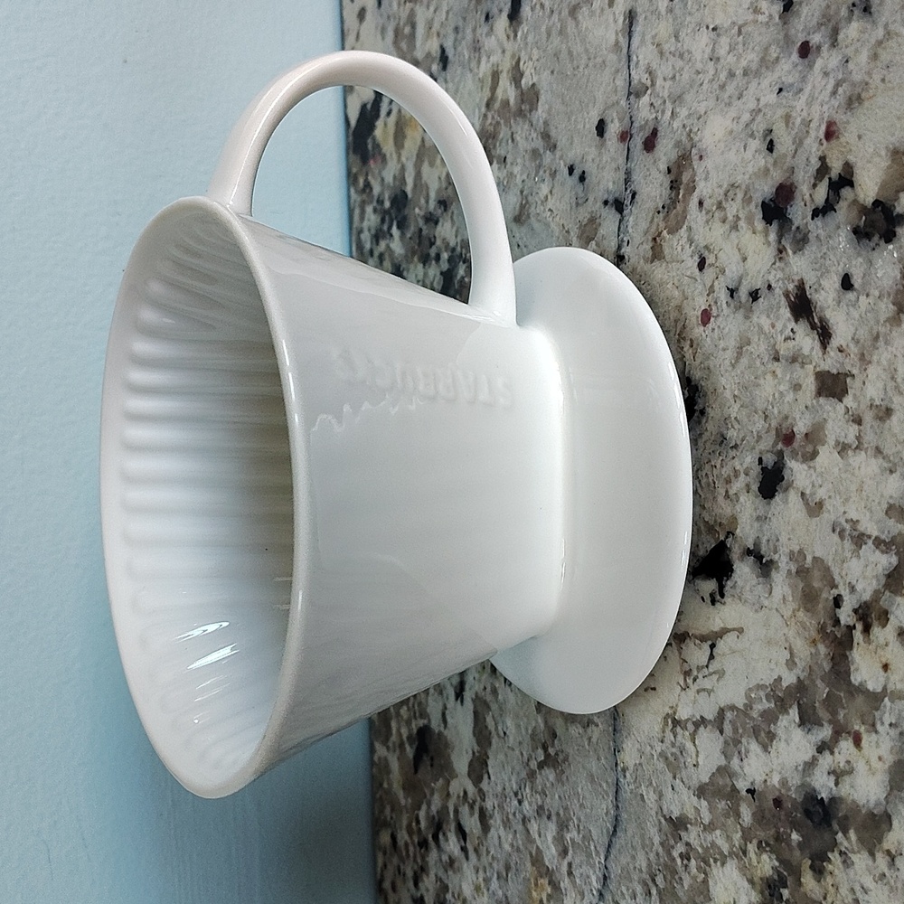 ☕ Starbucks Classic White Coffee Dripper. Pristine Condition.
